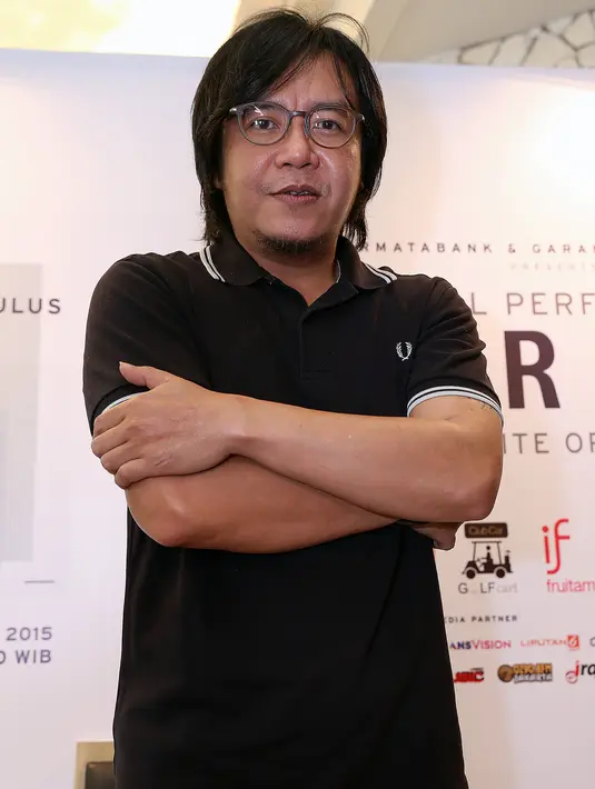 Hadirnya beragam tata lampu dan tata panggung tentunya akan memberikan suasana berbeda di setiap lagu yang dibawakan Ari Lasso maupun Tulus. (Wimbarsana/Bintang.com)