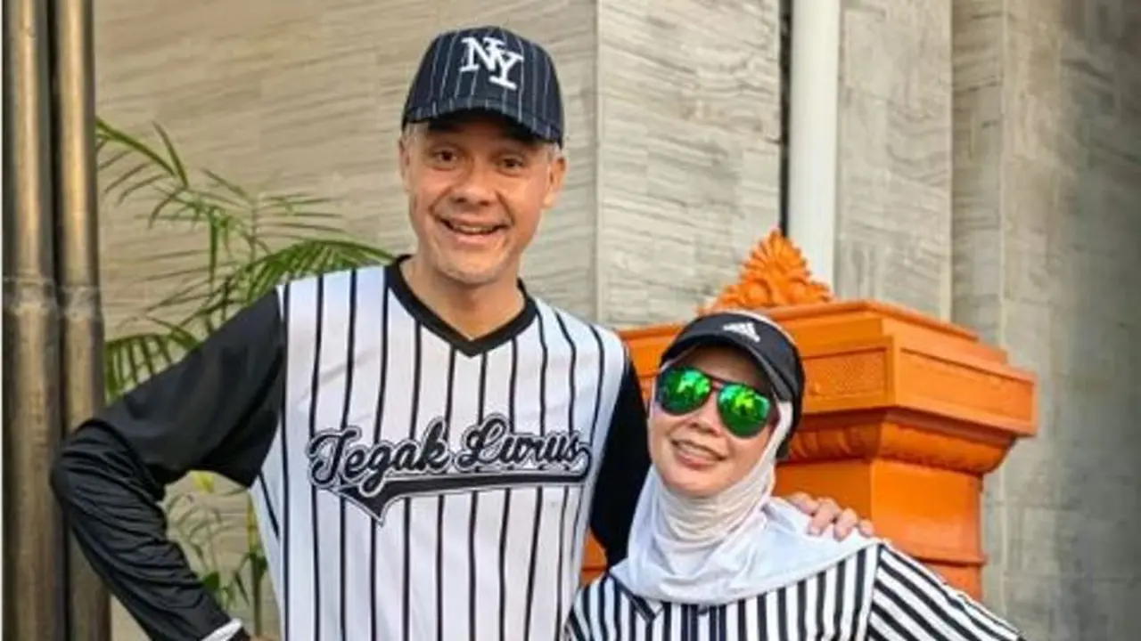 Istri Ganjar Pranowo, Siti Atikoh Supriyanti yang sering tampil sporty dan stylish