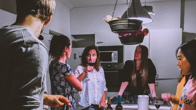 ilustrasi bersama keluarga saat buka puasa/pexels