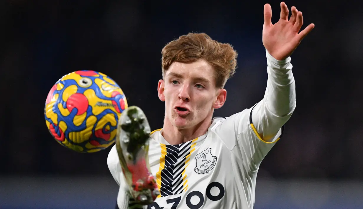 Anthony Gordon telah naik peringkat dan membuktikan dirinya sebagai pemain reguler Everton musim ini. Sebagai gelandang serang, pemuda 21 tahun tersebut telah tampil sebanyak 46 kali dengan mencetak 3 gol dan 8 assist. (AFP/Justin Tallis)