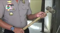 Diduga kesal hanya karena tidak diberi uang jajan, seorang anak di Majalengka tega membunuh ayahnya dengan menggunakan sebuah martil.
