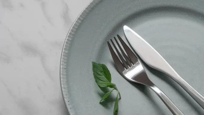 Contoh ilustrasi peralatan dapur berbahan dasar besi