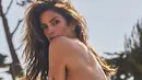 Berusia 52 tahun tak menghalangi Cindy Crawford untuk foto seksi topless loh! (instagram/cindycrawford)