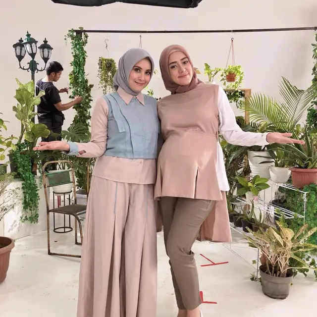 6 Potret Kebersamaan Fairuz A Rafiq dan Elma Theana, Bak Saudara Kandung