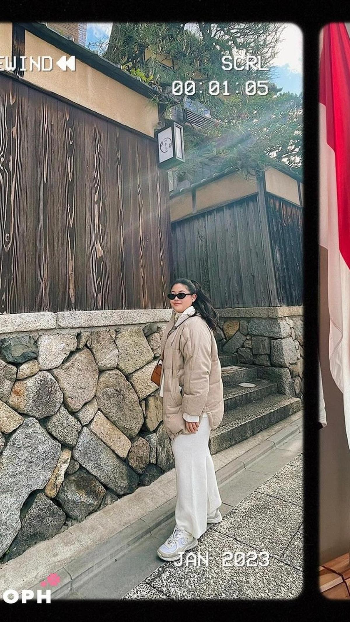 Pinka mengenyam pendidikan SMP hingga SMA di Binus International School. Ia juga pernah magang sebagai Fashion and Beauty Editor di Harper's Bazar tahun 2016.