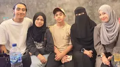 Ummi Pipik membagikan momen ulang tahun putrinya yang ke-23. Untuk memperingati ulang tahun Adiba, Ummi Pipik dan ketiga adik Adiba, secara khusus mengadakan dinner di sebuah restoran dengan mengundang sejumlah rekan dan saudara. (Liputan6.com/IG/@_ummi_pipik_)