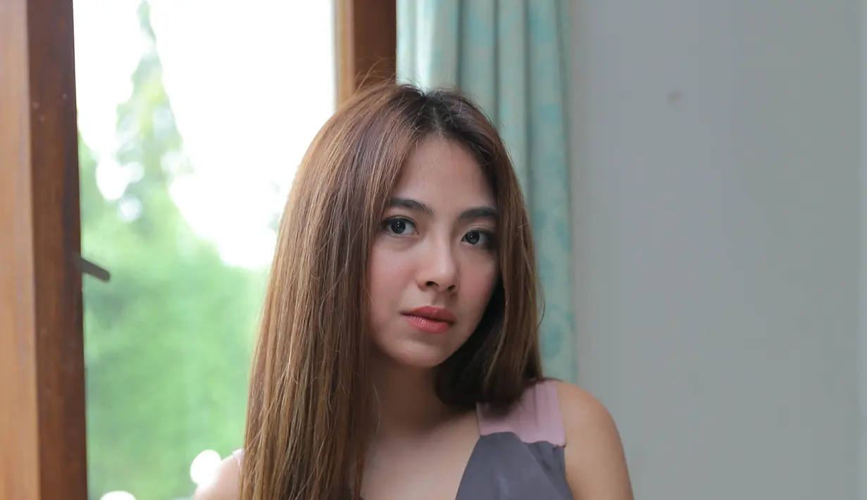 Seperti diketahui, pemeran film 'Masih Adakah Cinta Kita' itu kini menetap di Singapura bersama dengan suaminya. Ia lebih fokus pada disk jockey (DJ). (Andy Masela/Bintang.com)