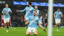 Pemain Manchester City, Nico Gonzalez, merayakan gol ke gawang Liverpool pada lanjutan Liga Inggris di Etihad Stadium, Minggu (09/11/2025) malam WIB. (AP Photo/Jon Super)