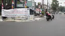 Pengendara melintas di ruas Jalan Ampera, Jakarta, Selasa (7/8). Jalan Taman Margasatwa Ragunan, Margasatwa Barat, Cilandak KKO, dan Ampera akan ditutup saat pelaksanaan Api Obor Asian Games 2018 pada 15 Agustus mendatang. (Liputan6.com/Herman Zakharia)