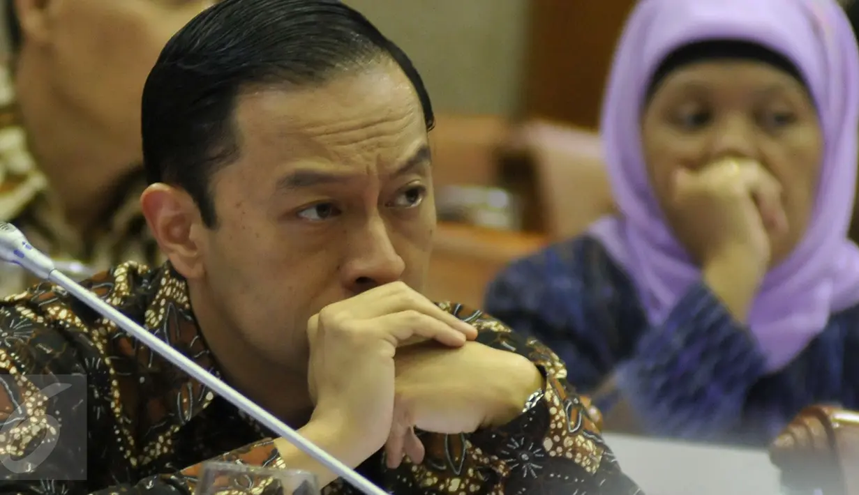 Menteri Perdagangan,Thomas Trikasih Lembong saat mengikuti Rapat Kerja dengan Komisi VI DPR di Kompleks Parlemen, Senayan,Jakarta, Rabu (3/2). Rapat tersebut membahas membahas revitalisasi 1.000 pasar rakyat. (Liputan6.com/JohanTallo)