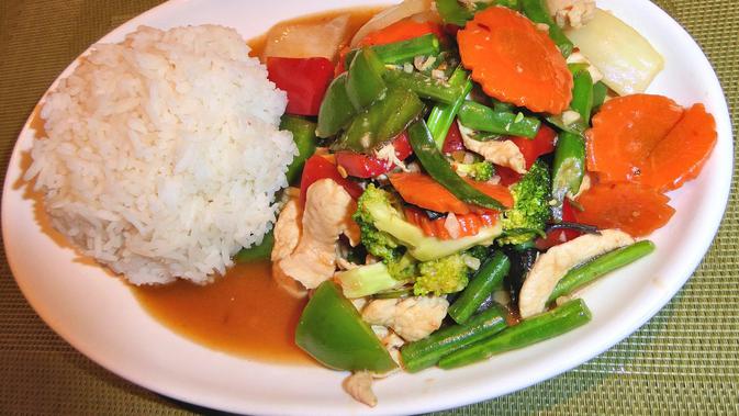 Thai Chicken Basil (Image by pixel1 from Pixabay)
