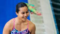Atlet loncat indah putri Indonesia, Gladies Lariesa Garina saat nomor papan 30 meter Indonesia Open Aquatic Championships 2025 (IOAC 2025) di Stadion Akuatik, GBK, Kamis (26/11/2025). (Bola.com/Bagaskara Lazuardi)