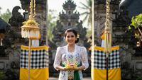12 Model Kebaya Bali untuk Hari Raya Galungan, Pilihan Tradisional dan Modern