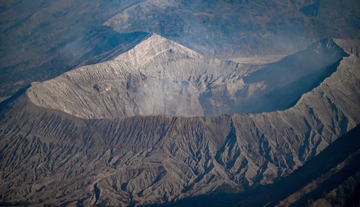 Kawasan Taman Nasional Bromo Tengger Semeru (TNBTS) dari puncak penanjakan 1 di Kabupaten Pasuruan, Jawa Timur, Kamis, 13 Agustus 2026. (AFP/ Juni Kriswanto)