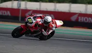 Turun di kelas Asia Superbike 1000 (ASB100) Andi Farid Izdihar merupakan lulusan Astra Honda Racing School (AHRS) tahun 2010. (Bola.com/Dok. Astra Honda Racing Team)