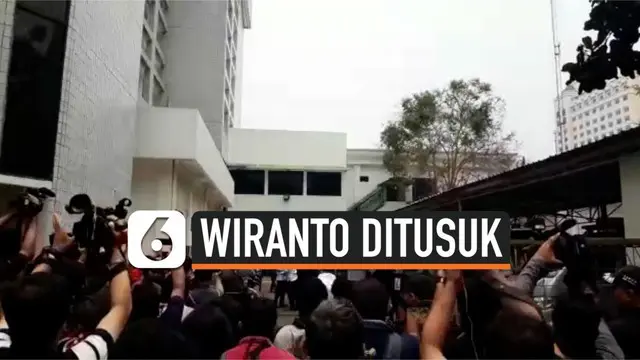 Presiden Joko Widodo kembali datangi RSPAD Gatot Subroto Jumat (11/10) siang. Jokowi jenguk Menkopolhukam Wiranto yang sedang dirawat intensif.