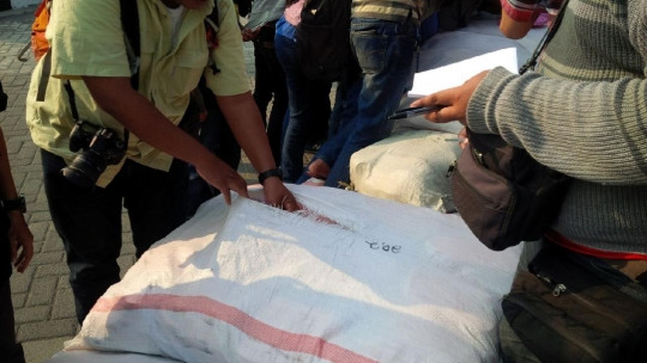 Ini wujud sandal berlafaz Allah bikin heboh warga Surabaya