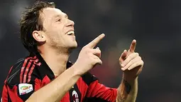 Wajah ceria Antonio Cassano usai mencetak gol pertamanya untuk AC Milan yang melumat Parma 4-0 dalam lanjutan Serie A di San Siro, 12 Februari 2011. AFP PHOTO/OLIVIER MORIN