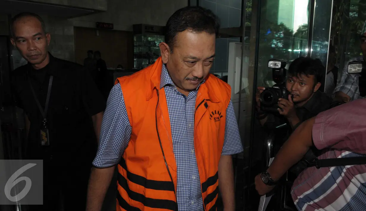 Tersangka kasus dugaan suap penghentian penanganan perkara korupsi PT Brantas Abipraya di Kejati DKI Jakarta, Sudi Wantoko usai menjalani pemeriksaan di Gedung KPK, Jakarta, Rabu (13/4/2016). (Liputan6.com/Helmi Afandi)