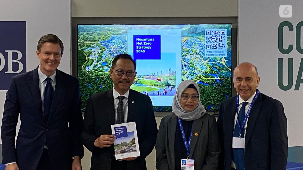 Kepala Otorita Ibu Kota Nusantara (OIKN) Bambang Susantono secara resmi meluncurkan dokumen Nusantara's Net Zero Emission Strategy di COP28 Dubai, UEA, Minggu (3/12/2023) (Liputan6.com/Teddy Tri Setio Berty).