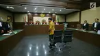 Ketua Angkatan Muda Partai Golkar (AMPG) Fahd El Fouz bersiap menjalani sidang perdana dengan agenda pembacaan dakwaan kasus dugaan korupsi proyek pengadaan Alquran di Pengadilan Tipikor, Jakarta (13/7). (Liputan6.com/Helmi Afandi)