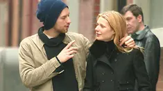 Kabar hubungan asmara  antara Chris Martin dan Jennifer Lawrence belakangan sudah diketahui publik. Sempat putus, pasangan ini kembali tertangkap kembali menghabiskan waktu bersama