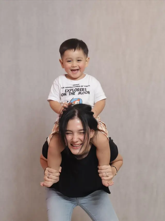 Gaya dengan Muka Menggemaskan