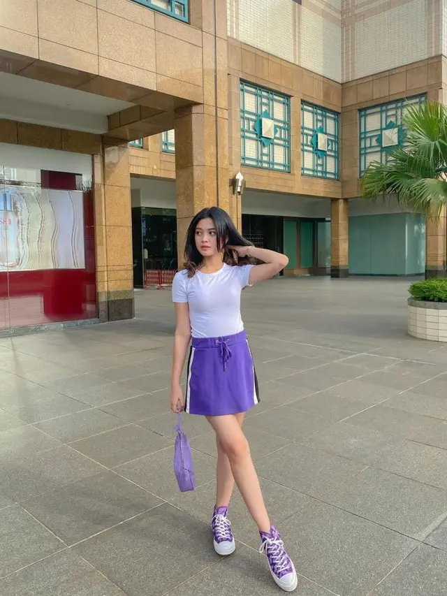 Inspirasi Outfit Yoriko Angeline saat Mengenakan Pakaian Putih