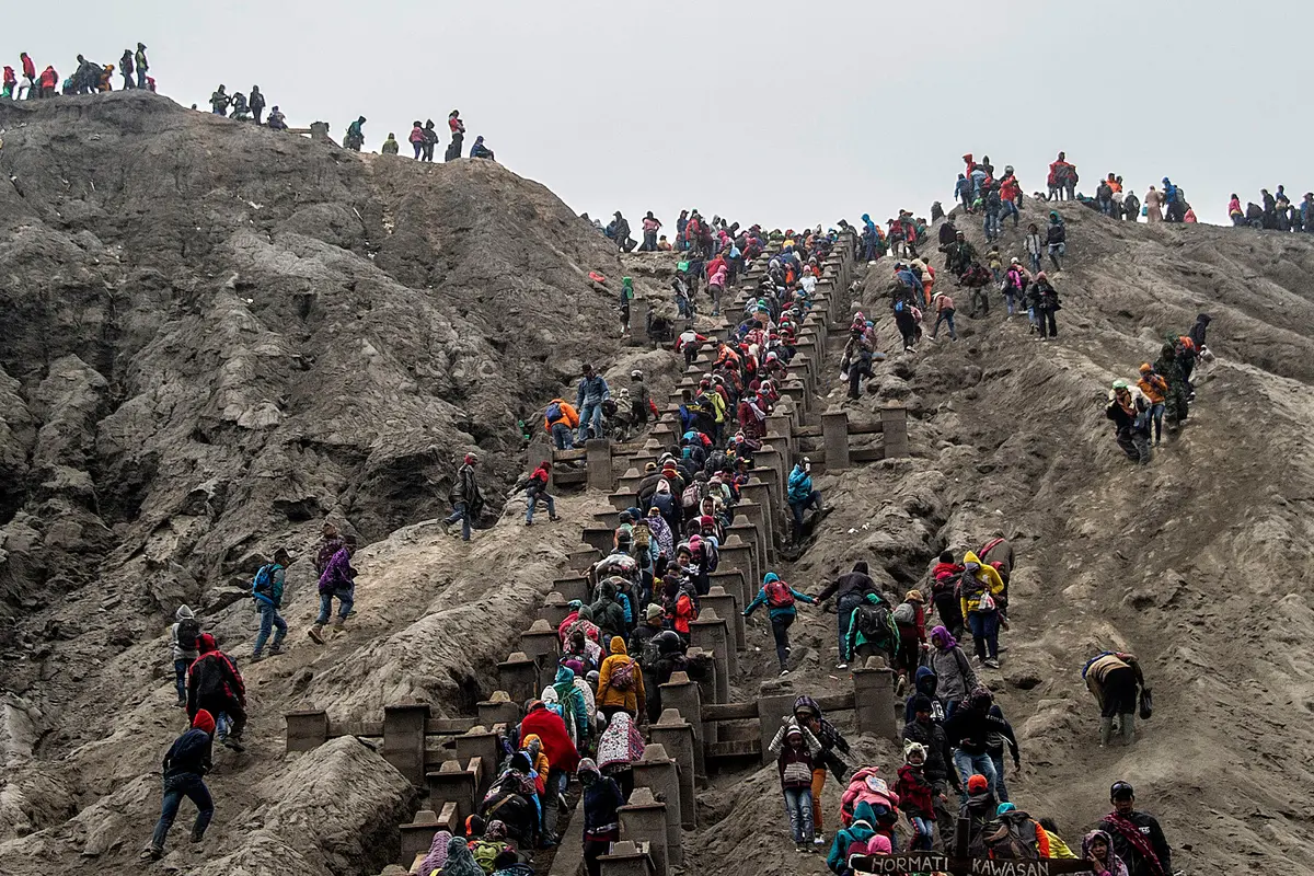 Mengenal Upacara Yadnya Kasada, Tradisi Suku Tengger yang Tidak Lekang oleh Waktu