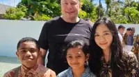 Felicia Dahayu,(tengah) siswi kelas V di SD , mendapat kesempatan langka bertemu dengan pesohor teknologi, CEO SpaceX sekaligus Tesla Inc, Elon Musk, di sela World Water Forum (WWF) ke-10, di Bali. (Istimewa)