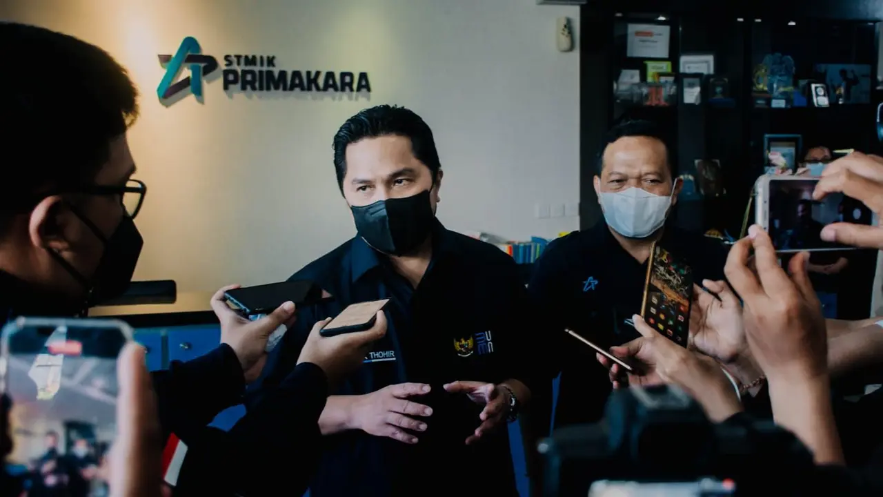Menteri BUMN Erick Thohir kampus STMIK Primakara, Denpasar, Minggu sore (19/9/2021).