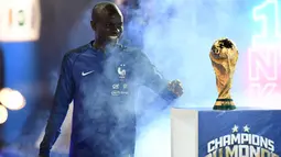 Kante sejatinya masih diandalkan Timnas Prancis. Jika dalam kondisi bugar, ia diyakini akan dibawa ke Qatar. Di sisi lain, Kante cukup sering cedera pada musim 2021/2022 lalu melewatkan banyak laga bersama Chelsea. (AFP/Franck Fife)