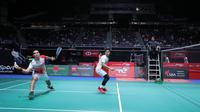 Leo Rolly Carnando/Daniel Marthin sukses melaju ke Singapura Open 2022. Ganda putra Indonesia itu menang rubber game atas asal China He Ji Ting/Zhou Hao Dong 21-14, 17-21, dan 21-11 di Singapore Indoor Stadium, Jumat (15/7).