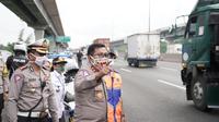 Kepala Korps Lalu Lintas (Korlantas) Polri Irjen Istiono meninjau mudik di Tol Jakarta-Cikampek KM 31 arah Cikampek. (Istimewa)