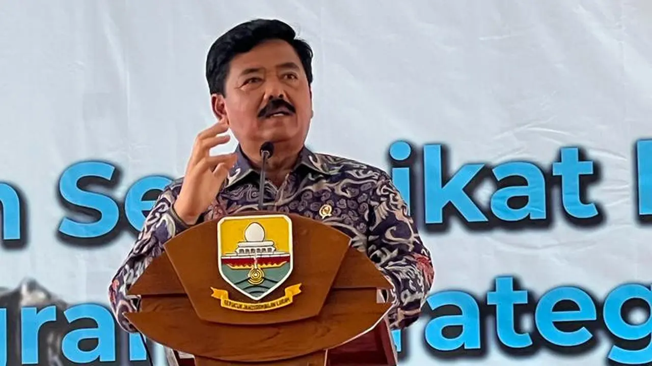 Menteri ATR/BPN Hadi Tjahjanto menghadiri acara Panen Raya Sertifikat PTSL di Candi Muaro Jambi untuk menyerahkan sertifikat hak pakai Candi Muaro Jambi seluas 97,2 hektar (Istimewa)