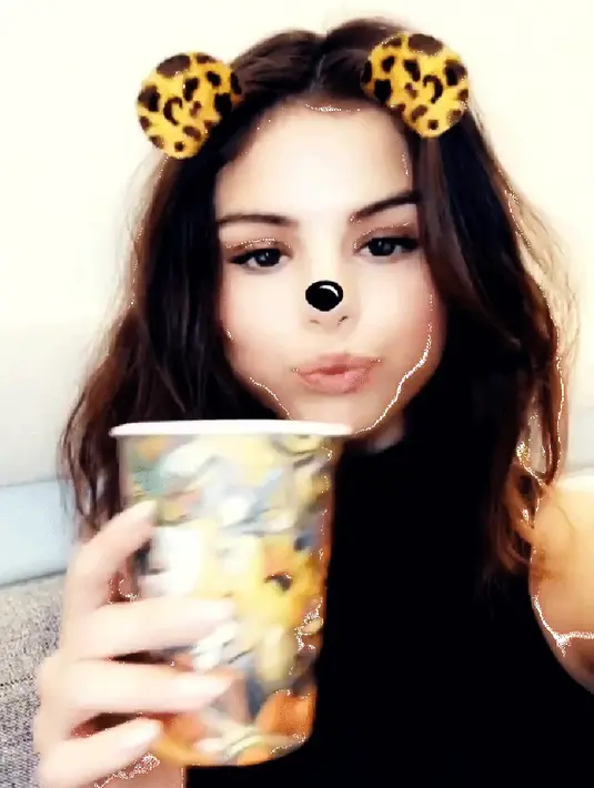 Siapakah yang menggunakan filter leopard? Yup. Selena Gomez! (Snapchat/SelenaGomez)