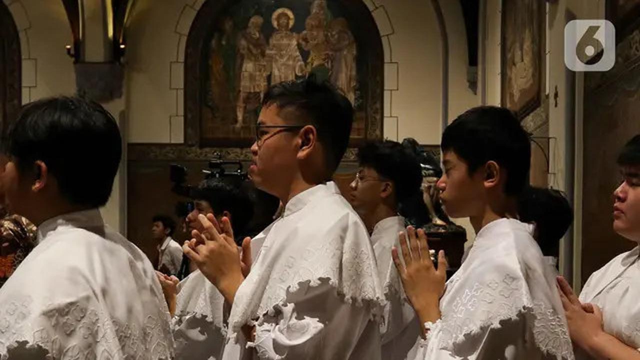 Khidmat, Misa Malam Natal di Gereja Katedral Jakarta