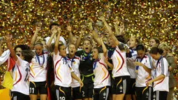 Timnas Jerman telah menjadi salah satu tim paling sukses di sepak bola wanita. Die Nationalelf telah memenangkan Piala Dunia FIFA dua kali, mencatat kemenangan berturut-turut di edisi 2003 dan 2007. Mereka juga merupakan kekuatan terebesar sepak bola wanita di Eropa. (AFP/Mark Ralston)