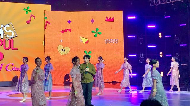 Penampilan Arsy Widianto pada malam final Gadis Sampul 2024 di Jakarta