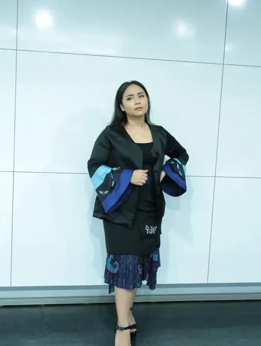 Putri komposer Erwin Gutawa berusia 24 tahun itu mengaku sering menjadi pembicara. Belum lama ini, ia menjadi pembicara terkait kebebasan bermusik. Ia menceritakan karier yang dirintisnya sejak usia dini. (Adrian Putra/Bintang.com)