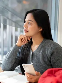 Jatuh cinta tidak harus buru-buru dan tidak perlu tergesa-gesa./Copyright depositphotos.com/BongkarnGraphic