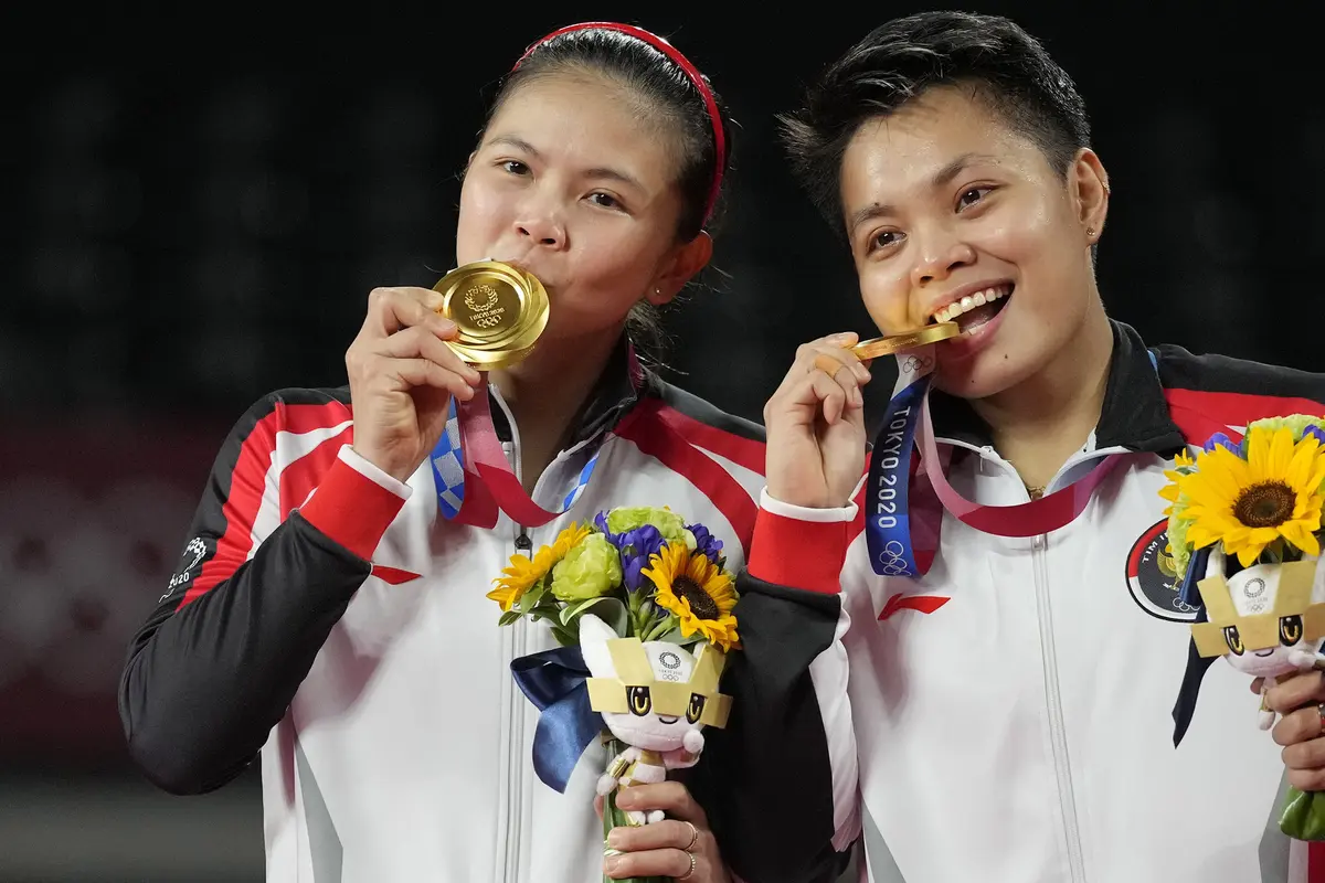 Foto: Luar Biasa, Pasangan Greysia Polii dan Apriyani Rahayu Persembahkan Medali Emas Pertama Olimpiade Tokyo 2020 untuk Indonesia