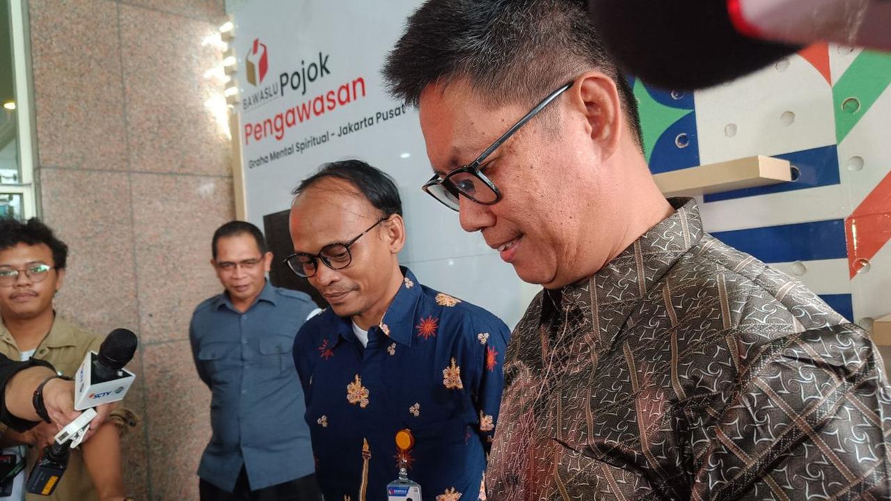Calon Wakil Presiden nomor urut 2, Gibran Rakabuming Raka mangkir dari undangan klarifikasi Badan Pengawas Pemilihan Umum (Bawaslu) Jakarta Pusat.<br>