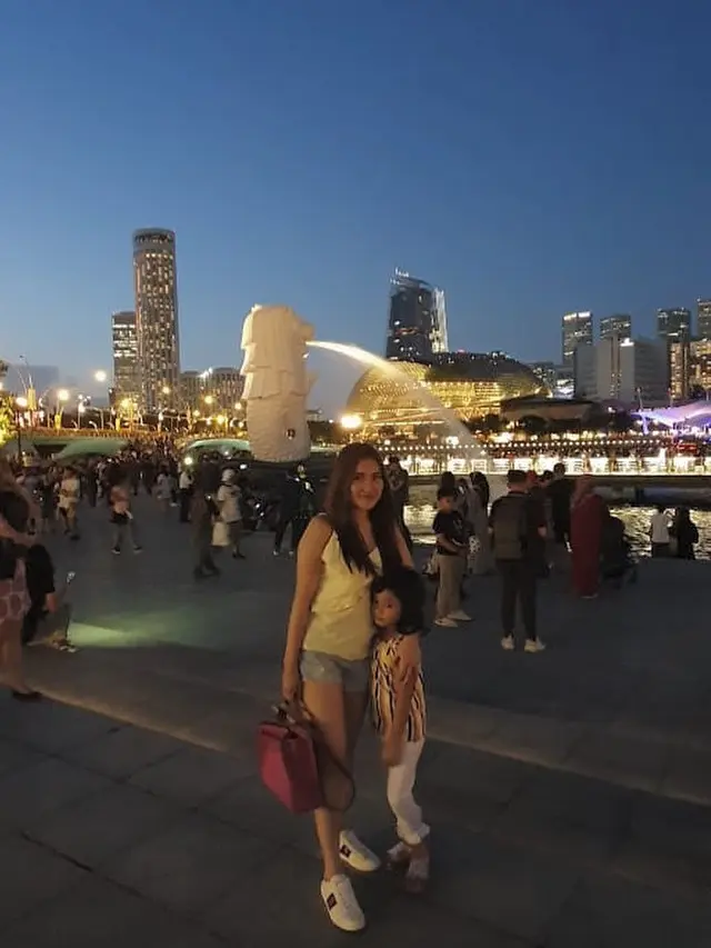 6 Gaya Ayu Ting Ting Saat Pakai Hot Pants