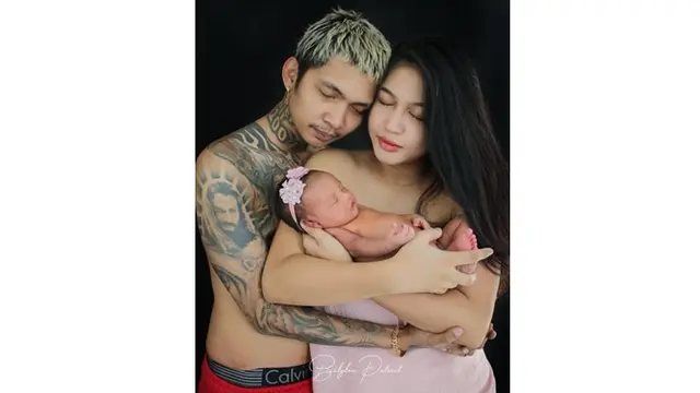 Potret Young Lex dan keluarga kecilnya yang penuh dengan kehangatan.