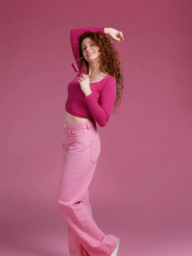 Mix and Match Warna Pink agar Look Kamu Tetap Stylish dan Dewasa (photo by freepik.com)