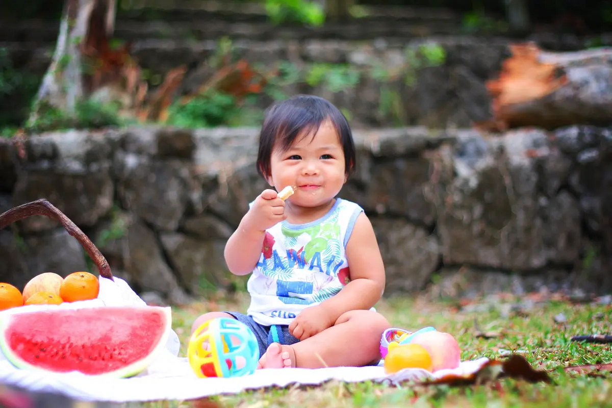 anak makan