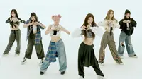 Music Video Lagu Love Me Like That Milik NMIXX. (YouTube: JYP Entertainment)