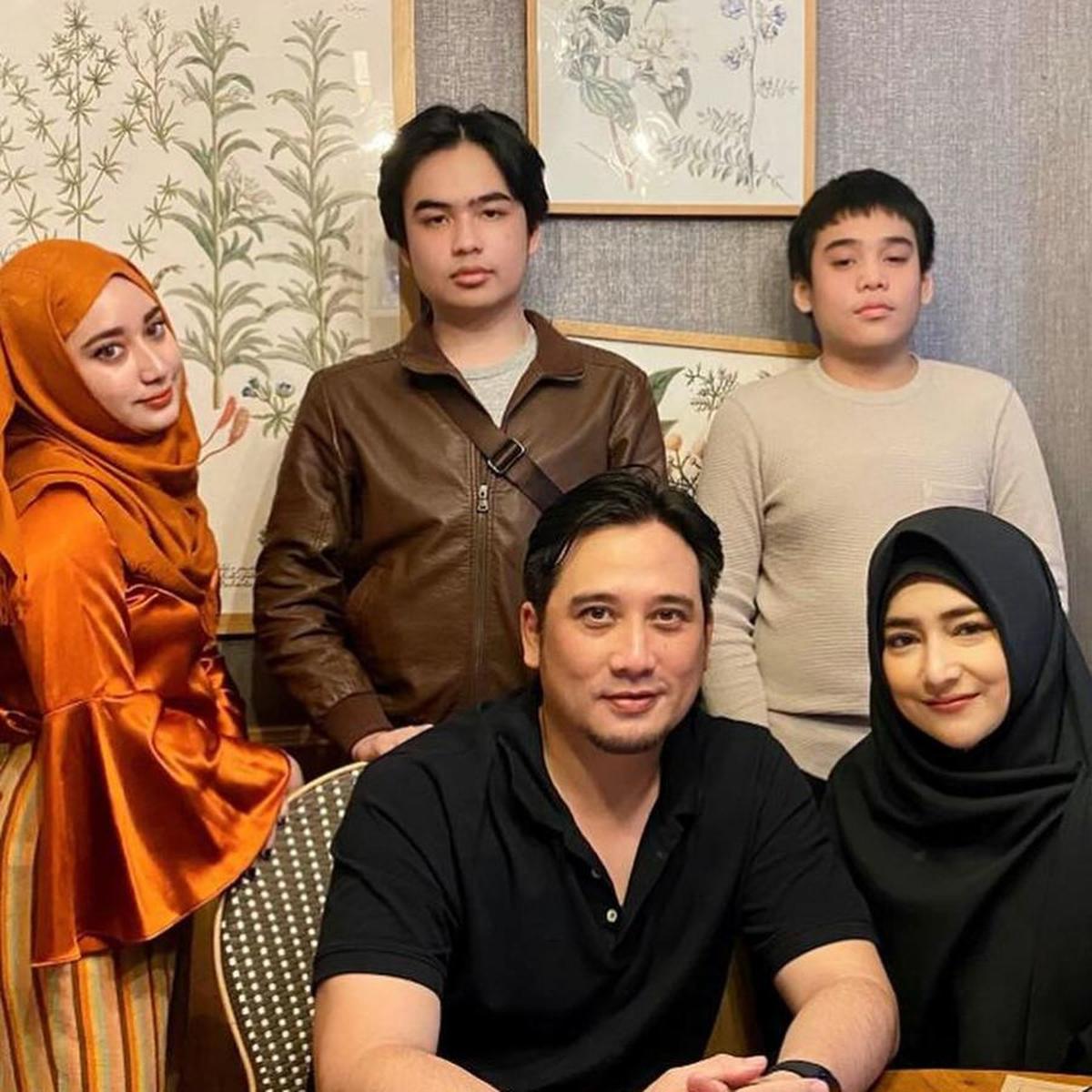 8 Potret Transformasi Anak Kembar Tengku Firmansyah dan Cindy Fatikasari, Kini Sudah 21 Tahun