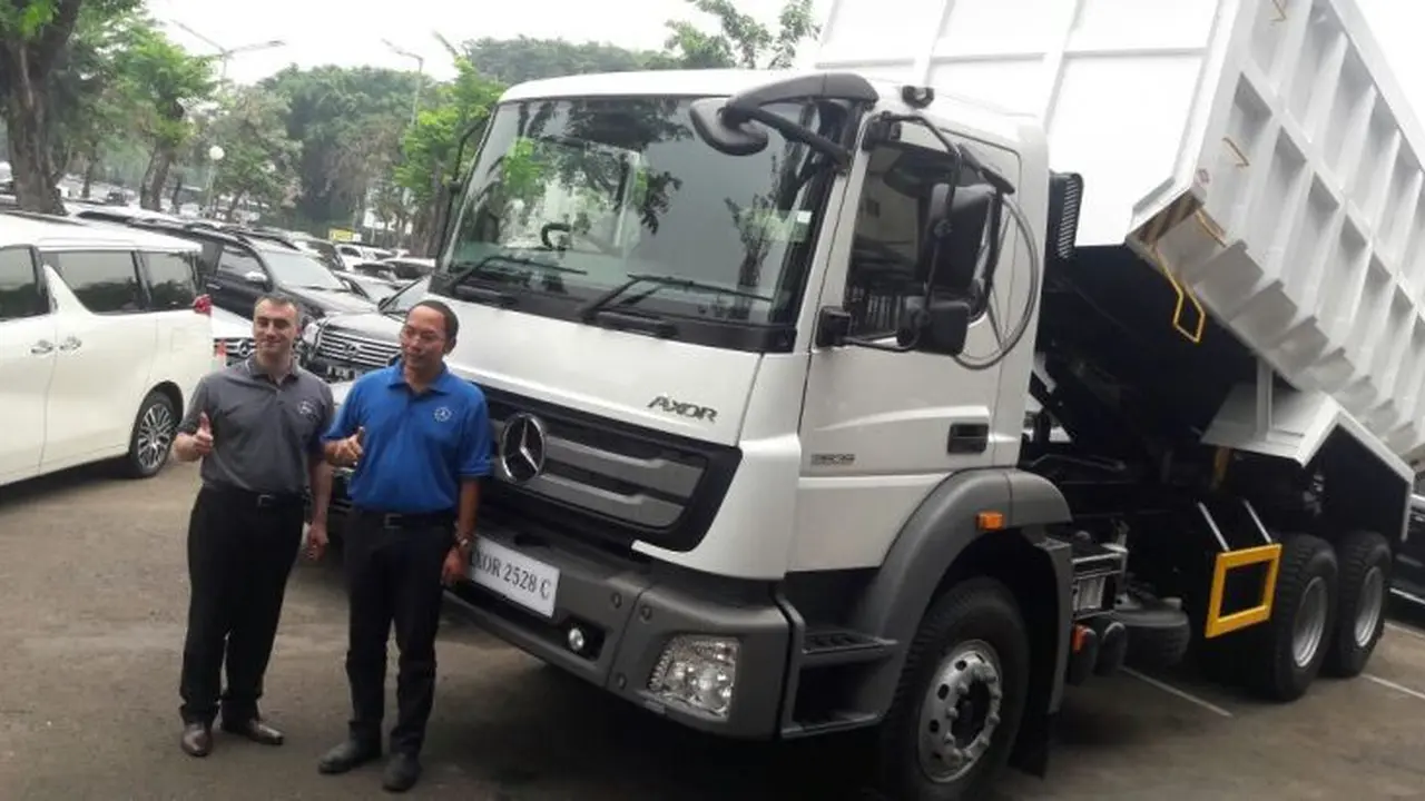 Mercedes-Benz truk